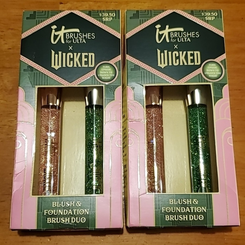 IT Cosmetics Wicked Blush & Foundation Brush Duo - Pink and Green